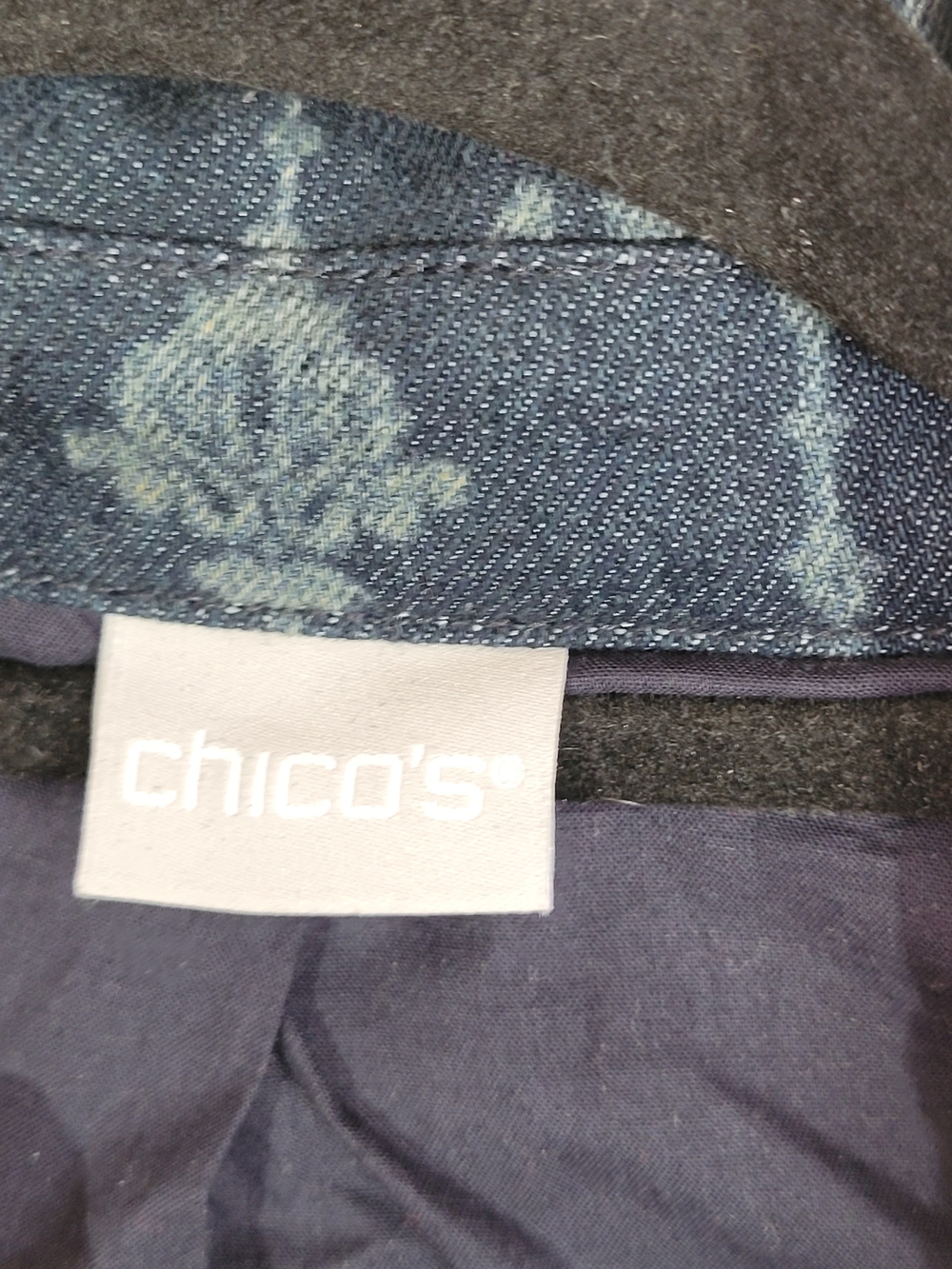 Women's Denim Patterned Button-Front Jacket - Picture 3 of 7